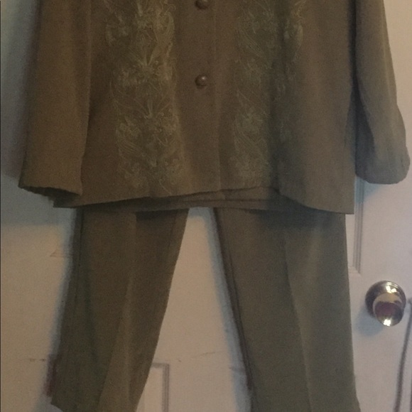 Olive Green or Tan 2 piece Suit Size M - Picture 7 of 16